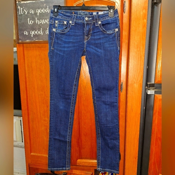 Miss Me Signature Skinny ladies jeans in a 28x30 with distressed pockets. EUC - Picture 1 of 11